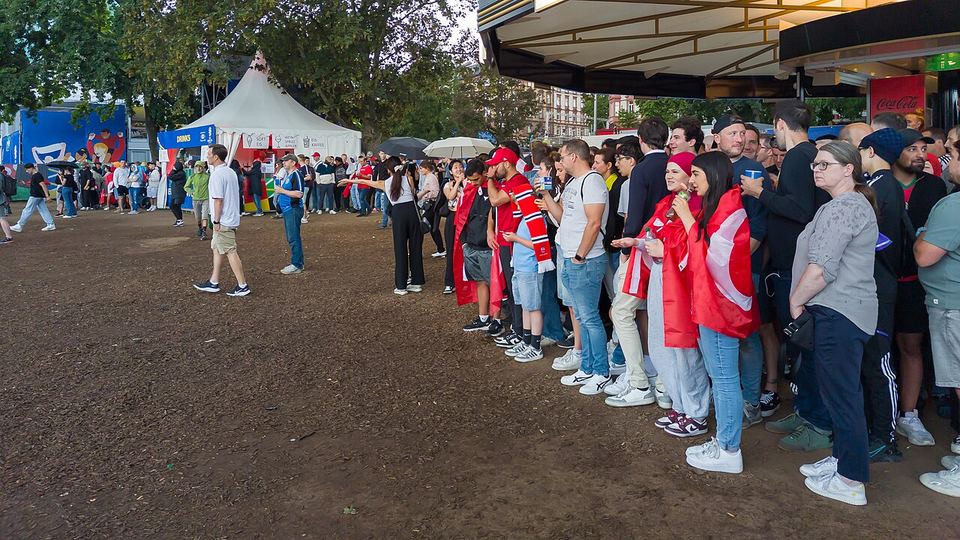 金宝博娱乐平台 · 现场光束（资料示意）